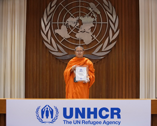 UNHCR ถวายตำแหน่งผู้อุปถัมภ์เป็นครั้งแรกในโลก แด่ พระมหาวุฒิชัย วชิรเมธี (ท่าน ว.วชิรเมธี) และเจ้าหญิงซาร่า ซิด