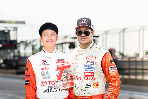 โตโยต้า ส่ง “ชนินชา-พุทธมนต์” 2 นักแข่งรถดาวรุ่งไทย เปิดประสบการณ์ ลงสู้ศึกรายการใหญ่ระดับเอเชีย Toyota Gazoo Racing Festival ณ ประเทศญี่ปุ่น	