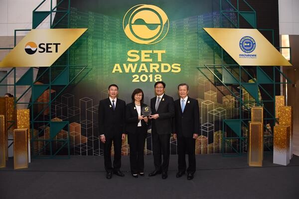 ภาพข่าว: บล.ธนชาต คว้ารางวัลบริษัทดีเด่นด้านการให้บริการอนุพันธ์จาก SET Awards 2018