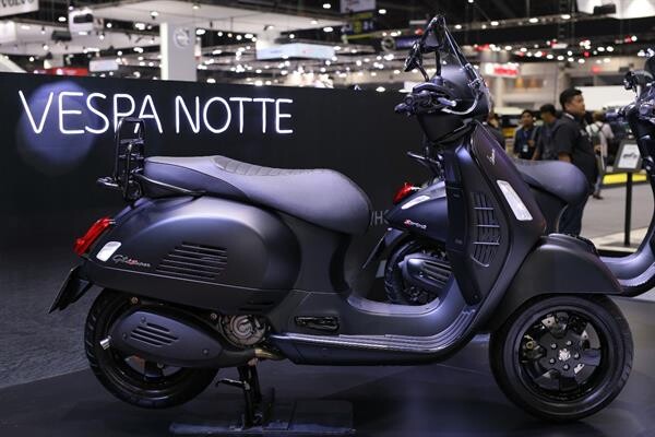 พบกับเสน่ห์แห่งการขับขี่แบบไม่เหมือนใครกับ 2 รุ่นใหม่ล่าสุดจาก “เวสปิอาริโอ” “Vespa Notte Special Edition” และ “Moto Guzzi V7 III Milano” พร้อมโปรโมชั่นและข้อเสนอสุดพิเศษภายในงานมอเตอร์เอ็กซ์โปครั้งที่ 35