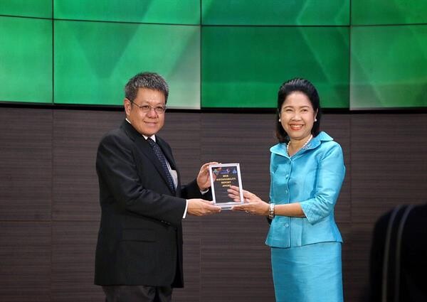 ภาพข่าว: TOG รับรางวัล Sustainability Report Award 2018
