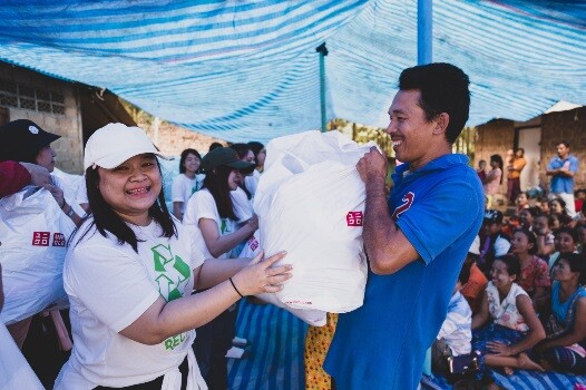 ยูนิโคล่ส่งมอบความรักความห่วงใย ผ่านโครงการพิเศษ  'UNIQLO 7th Recycling Clothes Donation’ ครั้งที่ 7 บริจาคเสื้อผ้า 7,000 ชิ้น ให้แก่ชุนชมผู้ด้อยโอกาสในจังหวัดตาก