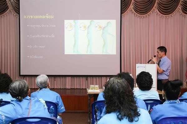 ภัยเงียบ แพทย์เตือนคนไทย 90% เสี่ยงเป็นโรคกระดูกพรุน ร้ายแรงถึงขั้นพิการหรือเสียชีวิต เผยเหตุจากการบริโภคอาหารที่มีแคลเซียมไม่เพียงพอ
