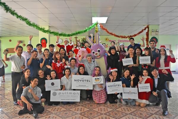 Photo Release: Novotel Siam celebrates Christmas with the Good Shephard Sisters of Thailand together with AccorHotels Thailand