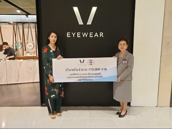 ภาพข่าว: V EYEWEAR บริจาคเงินให้กับมูลนิธิพิทักษ์ดวงตาประชาชน เพื่อสนับสนุนการออกหน่วยแพทย์เคลื่อนที่ผ่าตัดตาต้อกระจก