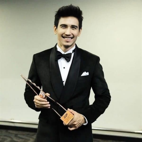 รางวัลแห่งความภูมิใจ รับปีใหม่ 2562 ก๊อต-จิรายุ ควงแขน ออกัส-วชิรวิชญ์ ขึ้นคว้ารางวัล 'Asian Television Awards 2018'