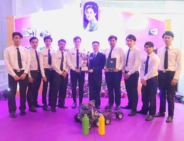 สุดยอด!! ทีมลูกเจ้าแม่คลองประปา รับพระราชทานถ้วยรางวัลชนะเลิศการแข่งขันหุ่นยนต์ ปฎิบัติการทางเทคโนโลยีนิวเคลียร์ ปี 2561