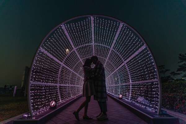 ชวนคนรู้ใจไปเดินดูไฟสวยๆ ที่งาน International Light Art Display ฮ่องกง ต้อนรับเดือนแห่งความรัก