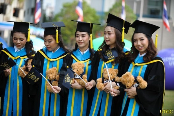 พิธีประสาทปริญญาบัตร มหาวิทยาลัยหอการค้าไทย