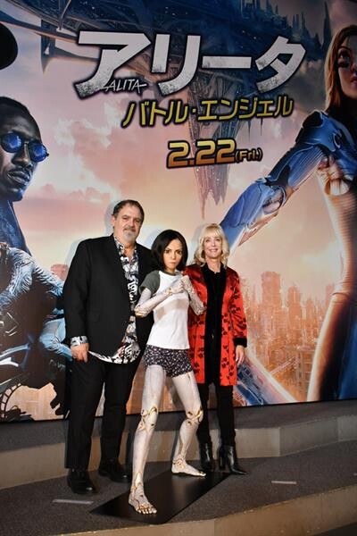 Movie Guide: แฟนภาพยนตร์ชาวญี่ปุ่นแห่ต้อนรับทีมนักแสดง "Alita: Battle Angel" ในงานเปิดตัวรอบพรีเมียร์ ที่กรุงโตเกียว