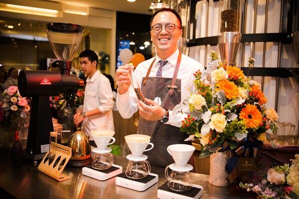คอกาแฟยิ้มกริ่ม “หลุยซ่า คอฟฟี่ (Louisa Coffee)” กาแฟพรีเมี่ยมยักษ์ใหญ่ที่มีสาขามากที่สุดในประเทศไต้หวัน ประเดิมเปิดสาขาแรกในไทย ที่อัมรินทร์ พลาซ่า