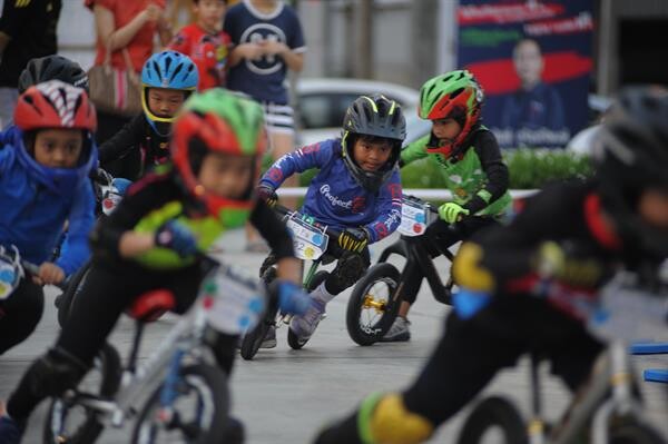 ภาพข่าว: เกตเวย์ แอท บางซื่อ จับมือ TurnPro จัดแข่งขันจักรยานขาไถแบบไม่จำกัดค่ายแมทช์ใหญ่ที่สุดในไทย