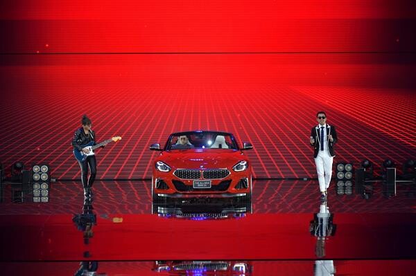 บีเอ็มดับเบิลยู ชวน 3 ศิลปินดัง ป๊อด - เวย์ - มาเรียม ทำสเปเชียล ซิงเกิ้ล “Be My World” ฉลองเปิดตัวรถยนต์ 3 รุ่นใหม่ เอาใจหนุ่มสาวยุคดิจิทัล