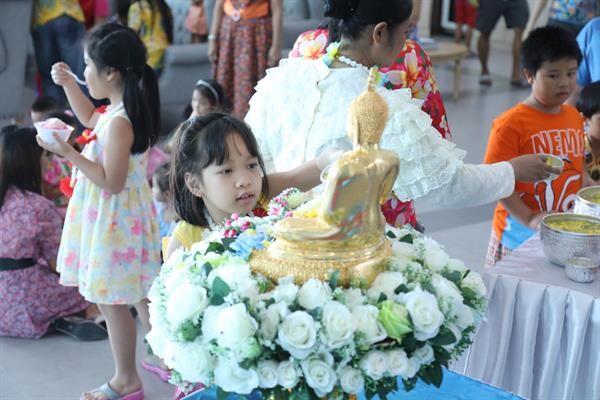 'สาธิตกรุงเทพธนบุรี’ จัดกิจกรรมสงกรานต์ให้เด็กๆ ได้เรียนรู้และปลูกฝังความเป็นไทย