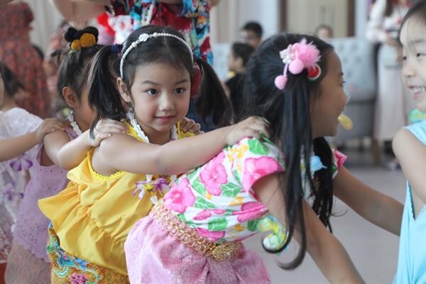 'สาธิตกรุงเทพธนบุรี’ จัดกิจกรรมสงกรานต์ให้เด็กๆ ได้เรียนรู้และปลูกฝังความเป็นไทย