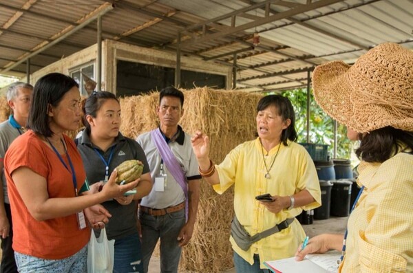 สำนักงานเกษตรจังหวัดนครนายก ยกทีมชาวสวน ศึกษาดูงานแหล่งท่องเที่ยวเชิงเกษตรภาคตะวันออก