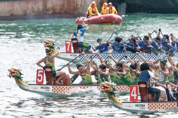 เยือนถิ่นกำเนิด “เทศกาลแข่งขันเรือมังกร” ที่ฮ่องกง ลุ้นเชียร์ศึกแห่งสายน้ำ ดวลทัพฝีพายทั่วโลก มิถุนานี้