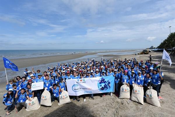 เนสท์เล่รวมพลคนรักษ์โลก ลุยเก็บขยะพลาสติกรอบชายหาด ชวนคนไทยลดละขยะพลาสติกในวันทะเลโลก “World Oceans Day”