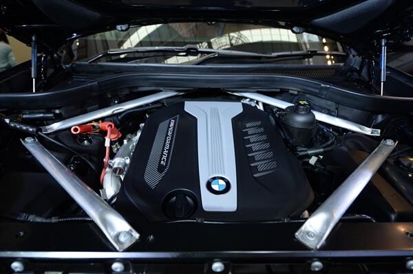 พลาติโน มอเตอร์ เปิดตัวบีเอ็มดับเบิลยู X7 เป็นครั้งแรก ในงาน BMW WORLD OF LUXURY 2019