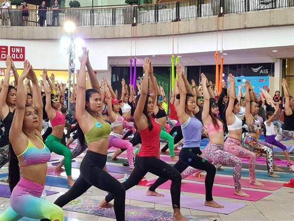 58 สาวงามผู้เข้าประกวด Miss Universs Thailand สร้างสีสันหาดพัทยาคึกคัก งาน World Beach Yoga 2019 : THE MOST  BEAUTIFUL WOMEN IN THAILAND at CentralFestival Pattaya  Beach