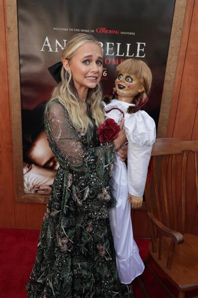 "ตุ๊กตาผี" หลอนบนพรมแดง ในงานเปิดตัวรอบเวิลด์พรีเมียร์ "Annabelle Comes Home" ณ ลอสแองเจลิส