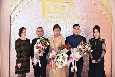 ภาพข่าว: สุดยอด 3 นักธุรกิจยูนิซิตี้โชว์ศักยภาพคว้ารางวัลนักธุรกิจขายตรงดีเด่น 2019 จากสมาคมการขายตรงไทย