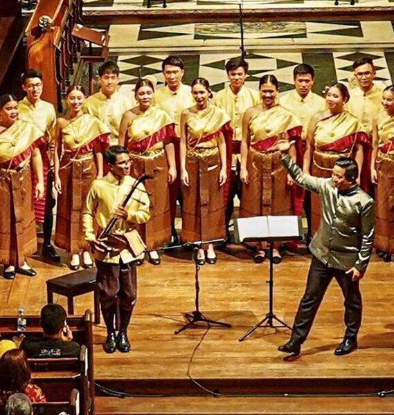 ทีมนักร้องประสานเสียงสวนพลูจากประเทศไทยชนะเลิศสาขา Open Choirs ด้วยคะแนนสูงสุด พร้อมได้รางวัล Conductor ดีเด่นจากเวทีประกวดเทศกาลดนตรีนานาชาติ ปี 2019 ที่แคว้นเวลส์