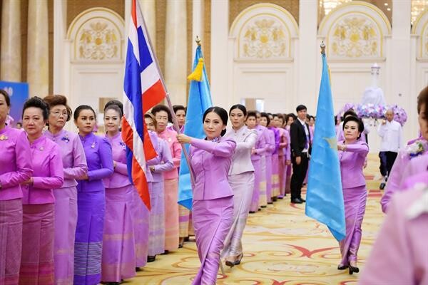 ภาพข่าว: สมาคมสตรีจังหวัดแม่ฮ่องสอน ร่วมงาน "วันสตรีไทย ประจำปี 2562” ภายใต้แนวคิด “สายธารแห่งพระบารมี สู่การพัฒนาสตรีที่ยั่งยืน”