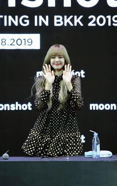 แฟนๆฟิน ลิซ่าแจกรอยยิ้มเต็มที่ตลอดงาน “moonshot x LISA FAN MEETING IN BKK 2019”