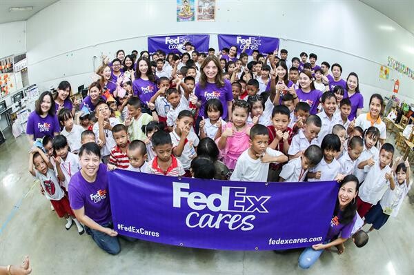 ภาพข่าว: เฟดเอ็กซ์จัดกิจกรรม FedEx Cares พัฒนาคุณภาพศูนย์การเรียนรู้ในไทย