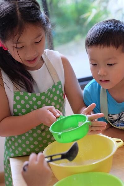 ศูนย์การค้าโชว์ ดีซี จับมือ 'บ้านสลัดศิลป์’ เปิดคลาสเรียน-สร้างสรรค์ศิลปะและการทำอาหารสำหรับเด็ก