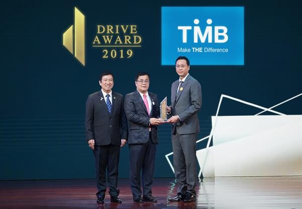 ภาพข่าว: TMB คว้ารางวัล DRIVE AWARD 2019 ประเภท FINANCIALS ในด้านความเป็นเลิศของการเป็นต้นแบบองค์กรขับเคลื่อนเศรษฐกิจ