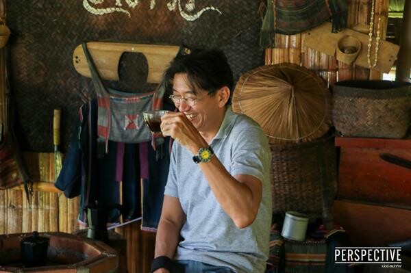 “เปอร์ สุวิกรม” ชวน “ดู๋ สัญญา” ลุยนอนกลางป่าล้วงชีวิตพิธีกรมืออาชีพแถวหน้าของเมืองไทย