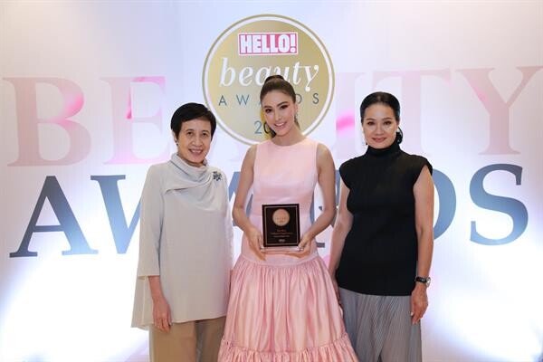 ภาพข่าว: ศรีริต้า เจนเซ่น พรีเซนเตอร์ สก๊อตคอลลาเจน พลัส รับมอบรางวัล Editor’s Choice The Best Collagen Supplements ในงาน HELLO! Beauty Awards 2019