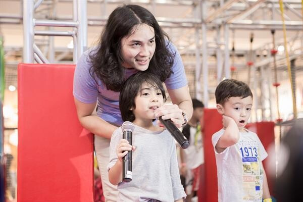 “แน็ก ชาลี” ควงคู่หลานชาย “อาร์เธอร์” เปิดประสบการณ์ “สวนสนุกติดแอร์ขนาดยักษ์” รายแรกในประเทศไทย ภายใต้คอนเซ็ปต์ Happy Farm Extreme สนุกปลอดภัย + เสริมสร้างทักษะ อุ่นใจเมื่อมีประกันอุบัติเหตุสูงสุดถึง 2 แสนบาท