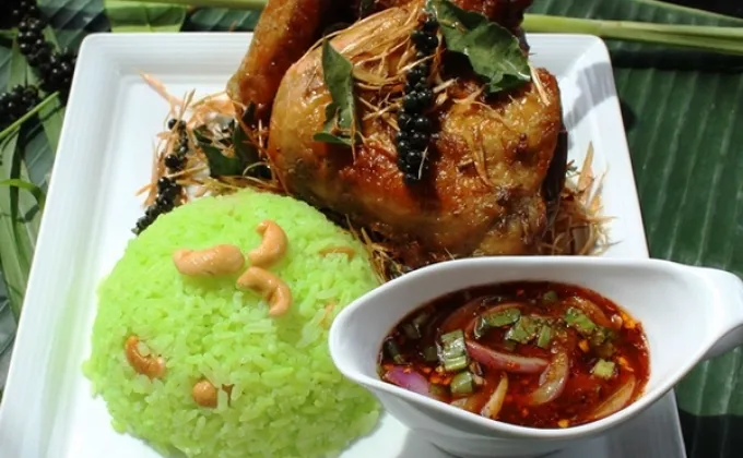Thai Taste “ไก่อบตะไคร้” ข้าวหุงใบเตย