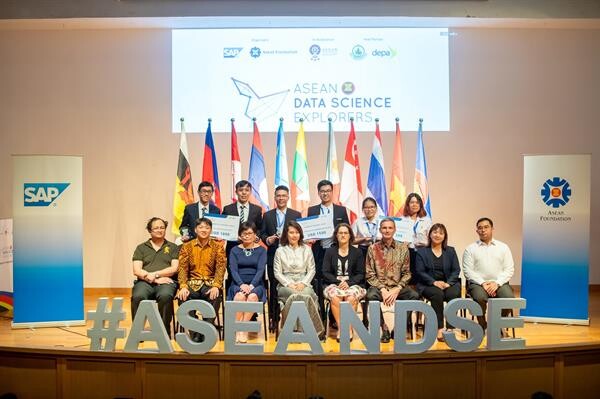 เยาวชนไทยคว้ารางวัลรองชนะเลิศอันดับสอง จากเวที ASEAN Data Science Explorers ระดับภูมิภาค ประจำปี 2562 จากการนำเสนอโครงการแก้ปัญหาความเหลื่อมล้ำทางเพศ