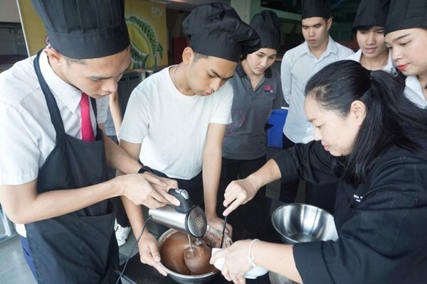 “กลีบลำดวน” ขนมไทยรสดี ฝีมือเด็กการจัดการโรงแรม SPU