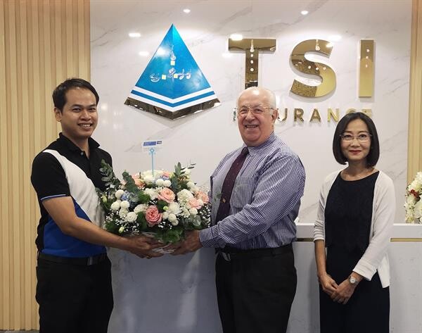 ภาพข่าว: TSI Insurance ต้อนรับ TRB แสดงความยินดีในโอกาสย้ายสำนักงานใหญ่แห่งใหม่
