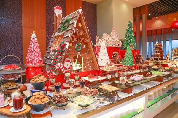 อิ่มสุขสันต์ฉลองเทศกาลคริสต์มาสแบบจัดเต็มกับอาหารบุฟเฟ่ต์นานาชาติ ห้องอาหารเดอะเวิลด์ โรงแรมเซ็นทาราแกรนด์ฯ เซ็นทรัลเวิลด์