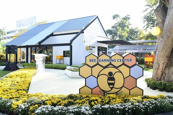 มหาวิทยาลัยเกษตรศาสตร์ ร่วมกับ บริษัท ไบเออร์ไทย จำกัด เปิดศูนย์เรียนรู้เกี่ยวกับผึ้ง Bee Learning Center แห่งแรกของเอเชีย เน้นให้ความรู้ สร้างเครือข่าย และส่งเสริมการอนุรักษ์ผึ้ง ผ่านกิจกรรมตลอดปี