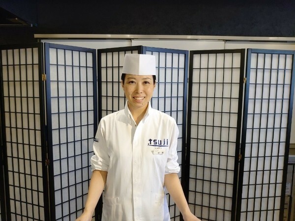 “หลักสูตรการประกอบอาหารญี่ปุ่นแบบต้นตำรับ” โดย ความร่วมมือกันระหว่าง วิทยาลัยดุสิตธานี และสถาบันสอนการประกอบอาหารซือจิ ประเทศญี่ปุ่น