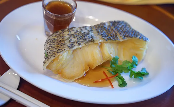 “ปลาหิมะทอดราดน้ำปลา” ห้องอาหารจีนหยก
