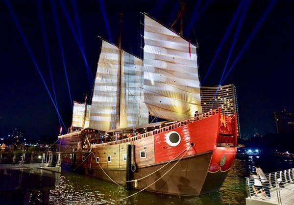 ไอคอนสยาม ชวนสัมผัสแหล่งท่องเที่ยวรูปแบบใหม่แห่งแรกในอาเซียน “เรือเจิ้งเจา” พิพิธภัณฑ์ลอยน้ำแห่งเดียวบนแม่น้ำเจ้าพระยาบนพื้นที่ประวัติศาสตร์เส้นทางทัพเรือสำเภากู้ชาติในอดีตพร้อมร่วมสักการะ 'สมเด็จพระเจ้าตากสินมหาราช’