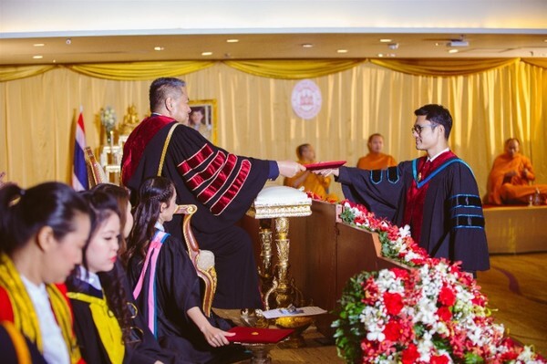 “วิทยาลัยดุสิตธานี จัดพิธีประสาทปริญญาบัตรแก่ผู้สำเร็จการศึกษา”  ที่ โรงแรมดุสิต ปริ๊นเซส ศรีนครินทร์ กรุงเทพฯ