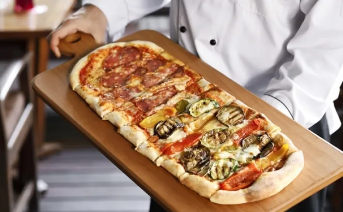 Loooooong Pizza! – สนใจติดต่อสอบถามข้อมูลเพิ่มเติมได้ที่ห้องอาหารอิตาเลียน