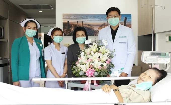 ภาพข่าว: รพ.สุขุมวิท เดินหน้ามอบกระเช้าดอกไม้