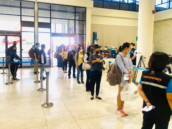 “สสจ.นครพนม” คัดกรองสนามบิน 58 คน 28 นาที เพื่อความสะดวกรวดเร็ว แนะกรอกประวัติผ่าน App Line