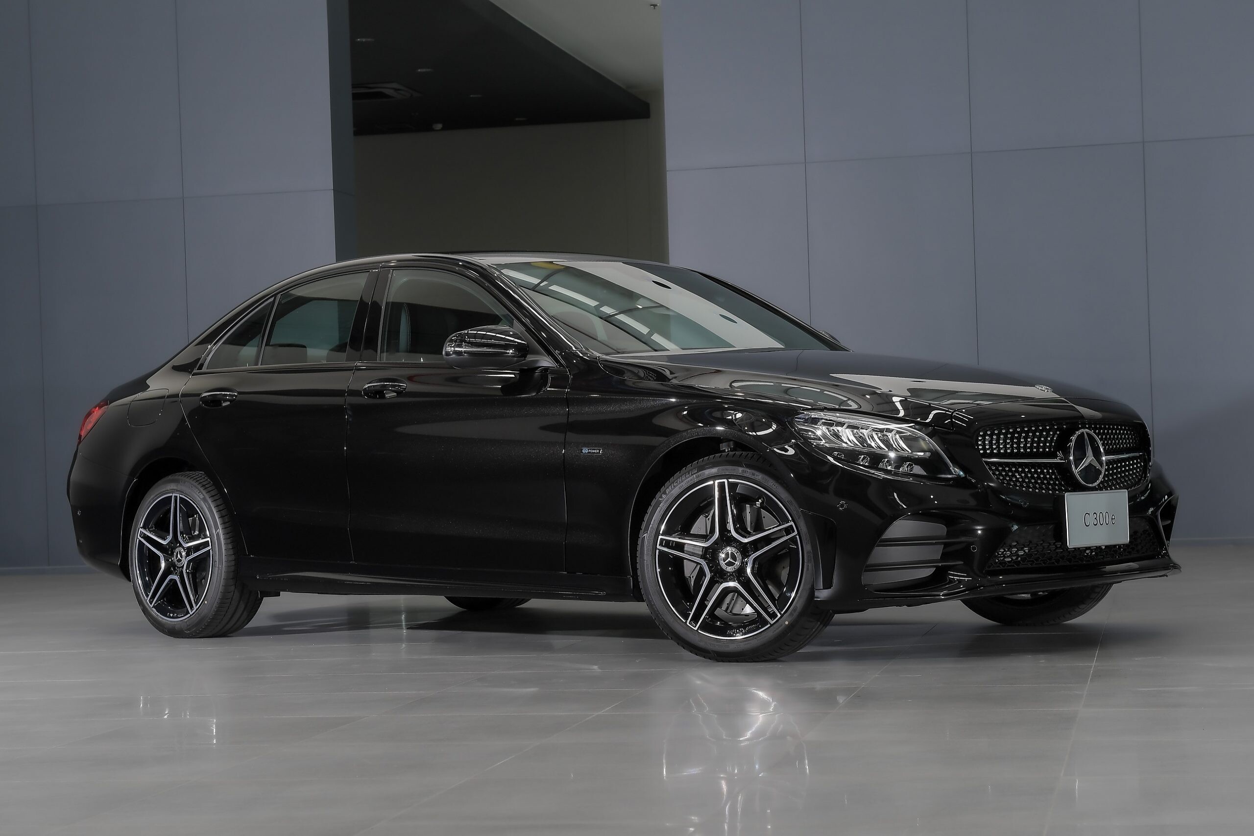 เมอร์เซเดส-เบนซ์ เตรียมเปิดตัว “Mercedes-Benz C 300 e AMG Sport” รถยนต์ EQ Power ปลั๊กอินไฮบริดดีไซน์สปอร์ตรุ่นใหม่