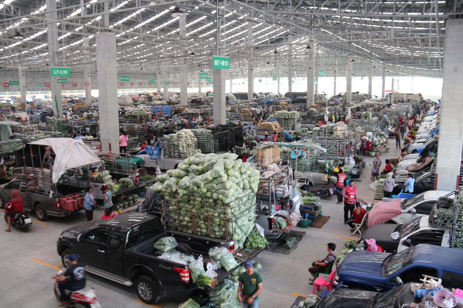 “อาคารรถผัก” ตลาดสี่มุมเมือง แหล่งซื้อขายตรงจากเกษตรกร  ย้ำเบอร์ 1 ใหญ่และทันสมัยที่สุดในไทย จัดเต็มสินค้าคุณภาพดี-ราคายุติธรรม
